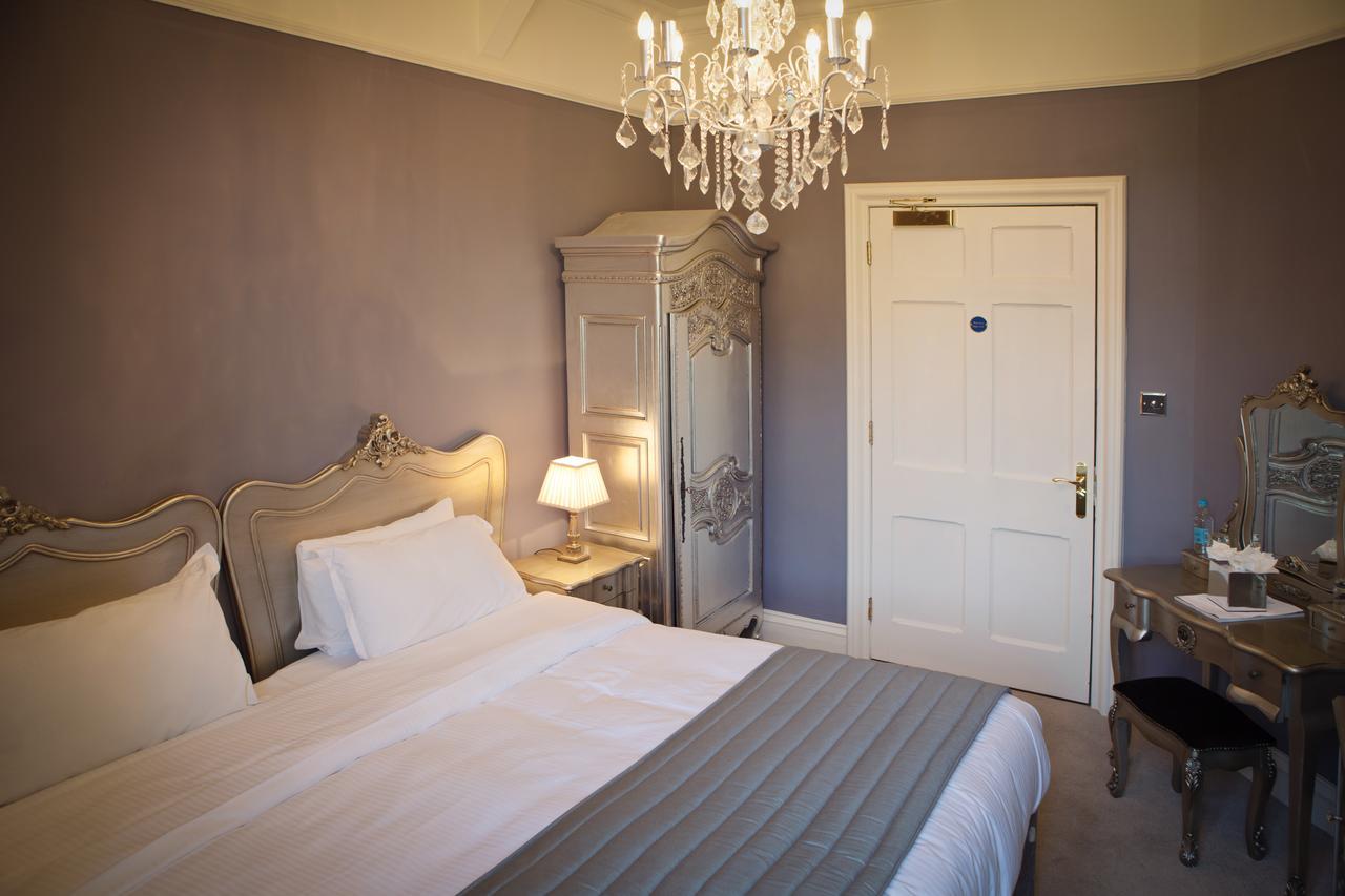 Manor By The Lake Cheltenham Ruang foto