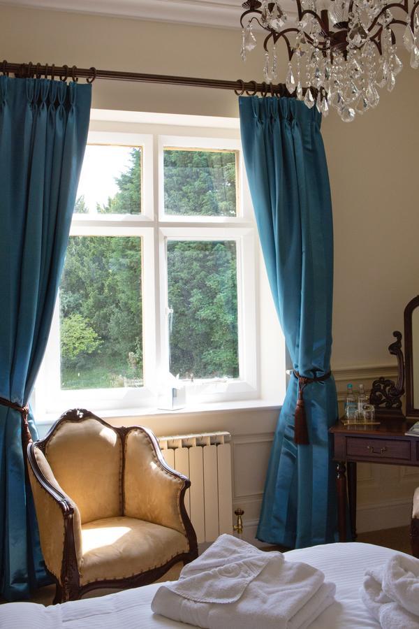 Manor By The Lake Cheltenham Bagian luar foto