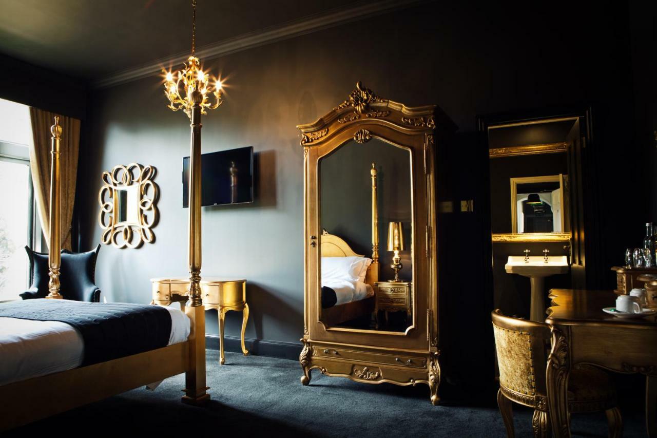 Manor By The Lake Cheltenham Bagian luar foto