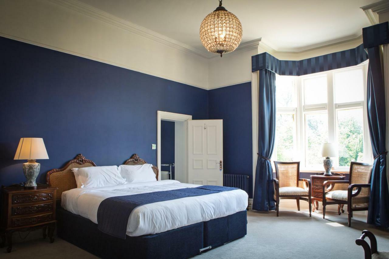 Manor By The Lake Cheltenham Bagian luar foto