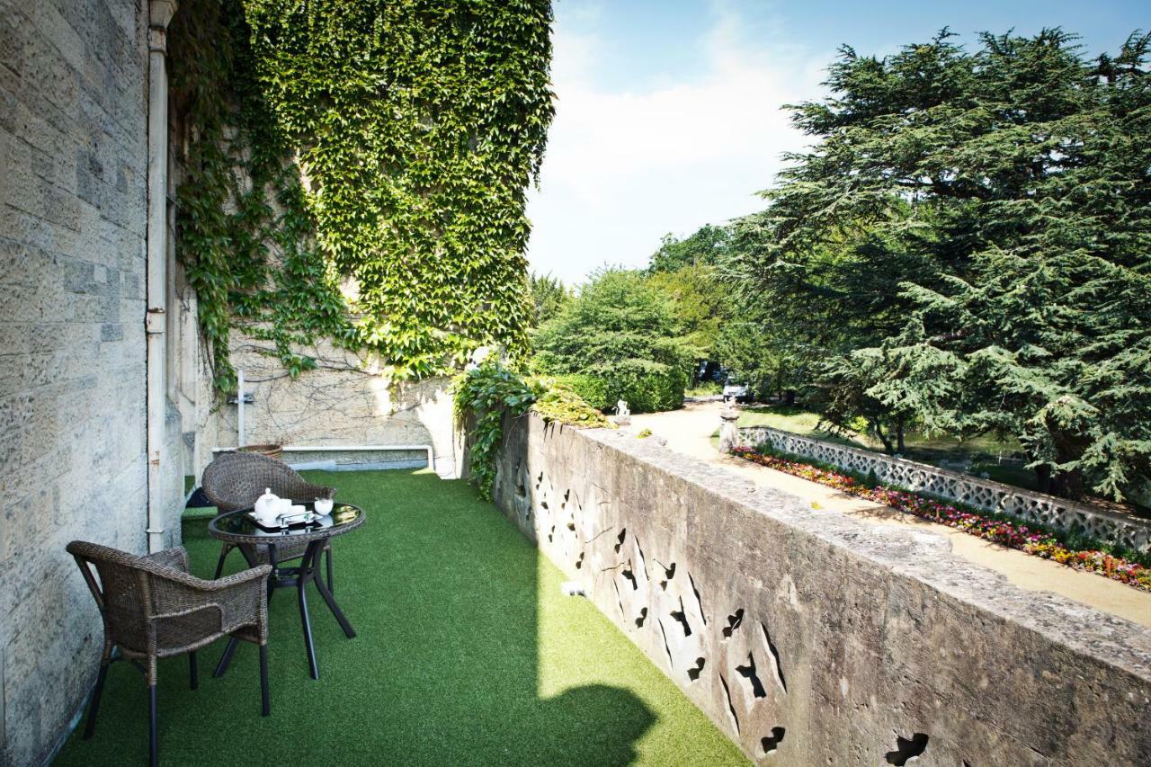 Manor By The Lake Cheltenham Bagian luar foto