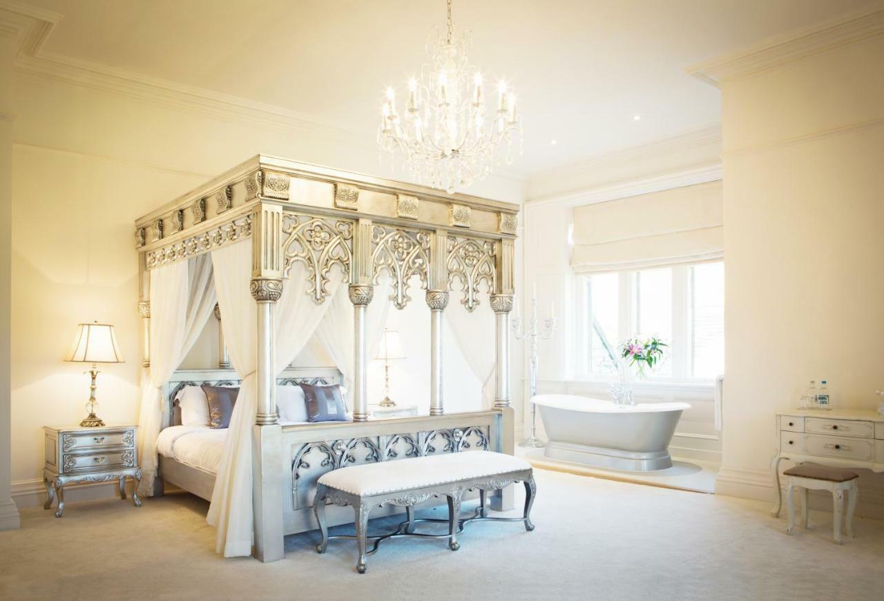 Manor By The Lake Cheltenham Bagian luar foto